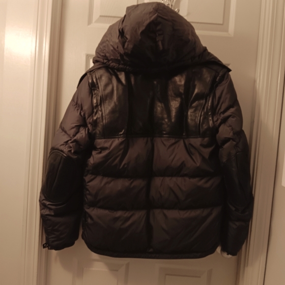Men' Coach puffer jacket with leather accent on shoulder and elbow. SIZE M - Picture 3 of 7